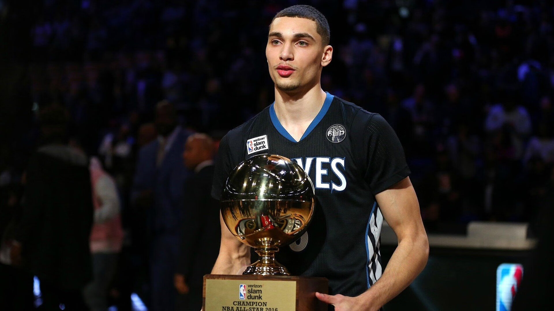 “球场趣味：明星球员场外的搞笑趣事”，球场上的搞笑瞬间